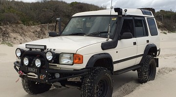 Picture of a Land-rover Discovery  1997